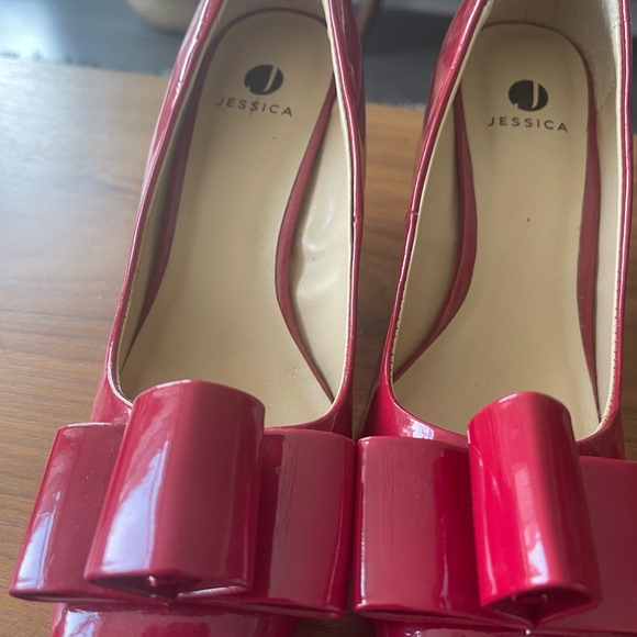 Jessica Penelope brand new never worn. 2 inch heel with bow on front - Picture 2 of 3